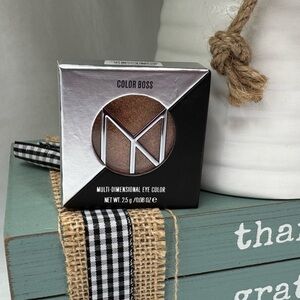 IL MAKIAGE Color Boss Multi-Dimensional Eye Color in the shade Eyes On The Prize